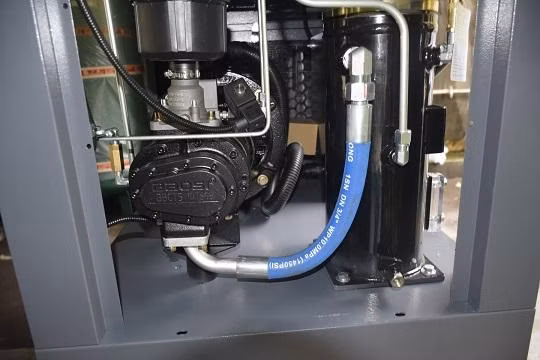 Compressore integrato da 7,5 kW/10 HP con serbatoio dell'aria da 300 litri Quattro